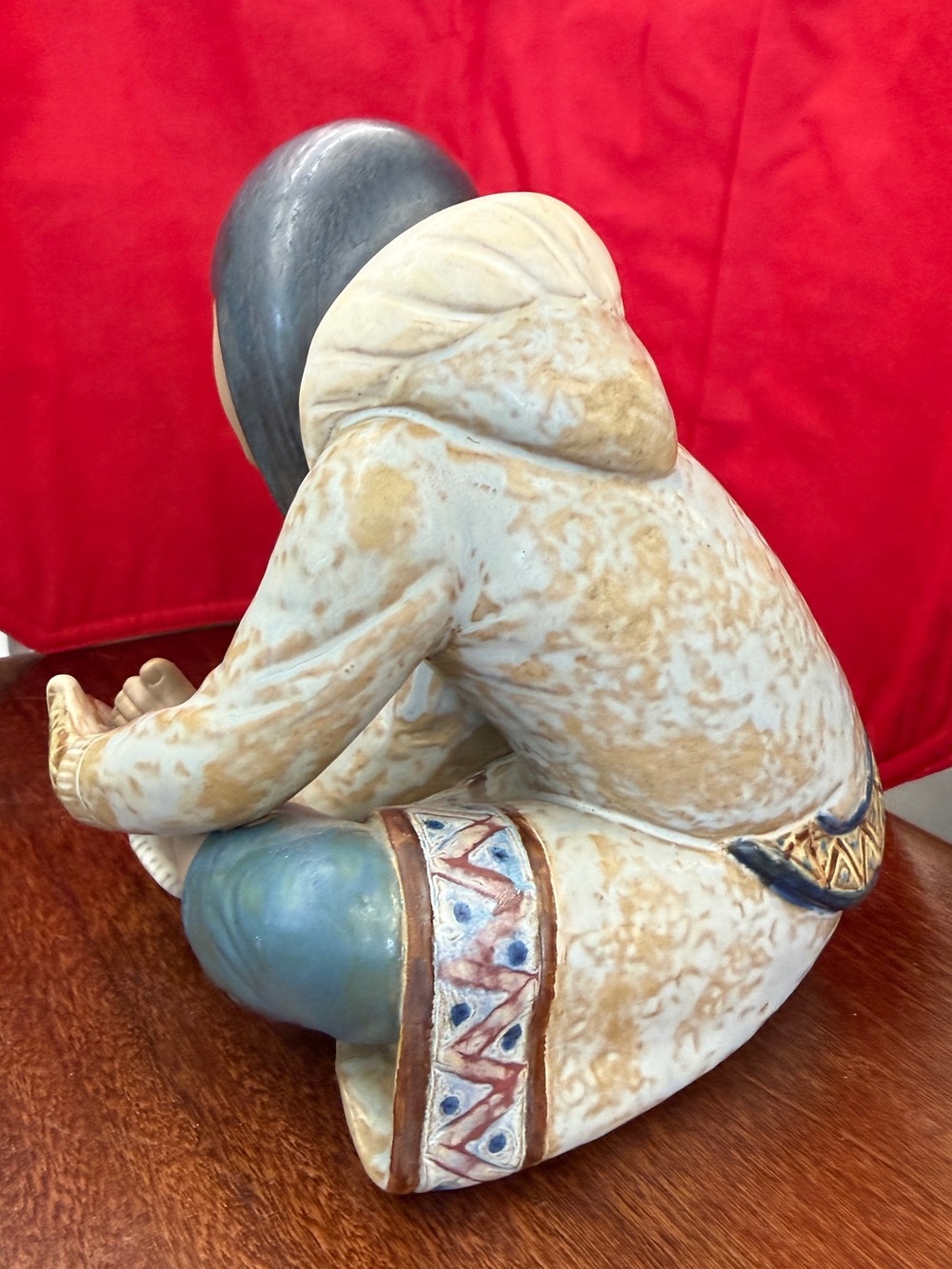Lladro Eskimo Inuit Girl With Cold Feet. #2157 - Picture 2 of 4